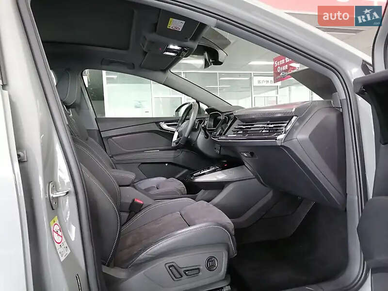 Позашляховик / Кросовер Audi Q4 e-tron 2023 в Києві
