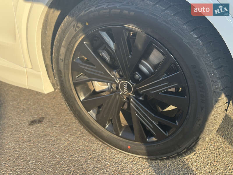 Внедорожник / Кроссовер Audi Q4 e-tron 2023 в Киеве