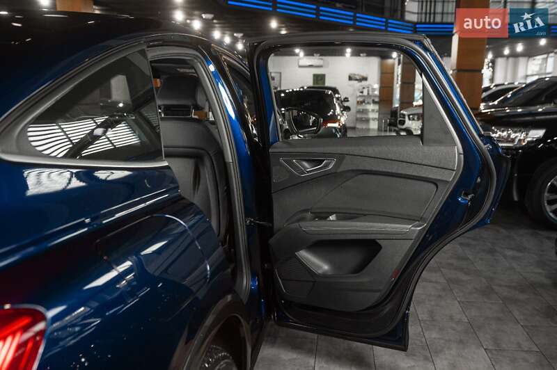 Позашляховик / Кросовер Audi Q4 e-tron 2021 в Одесі