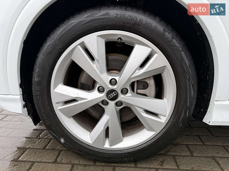 Позашляховик / Кросовер Audi Q4 e-tron 2021 в Луцьку