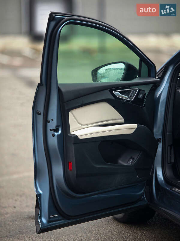 Позашляховик / Кросовер Audi Q4 e-tron 2022 в Києві