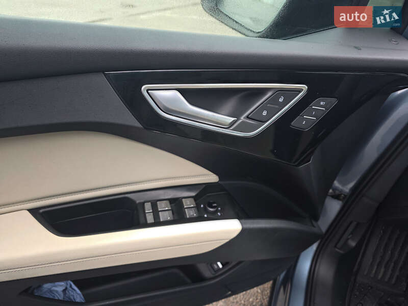 Позашляховик / Кросовер Audi Q4 e-tron 2022 в Києві