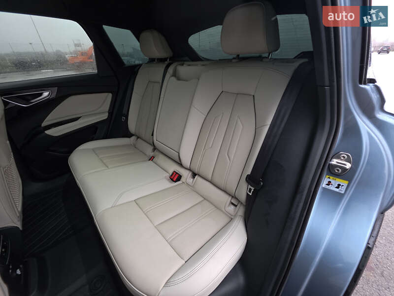 Позашляховик / Кросовер Audi Q4 e-tron 2022 в Києві