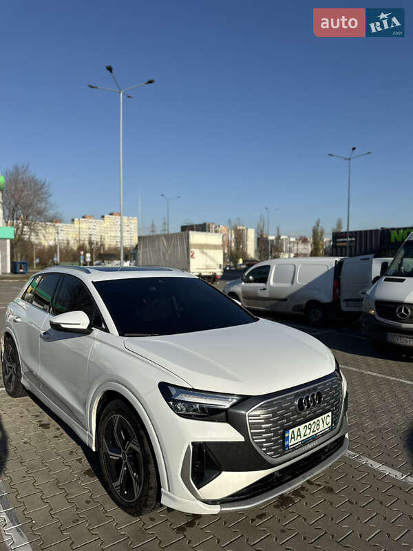 Позашляховик / Кросовер Audi Q4 e-tron 2022 в Києві