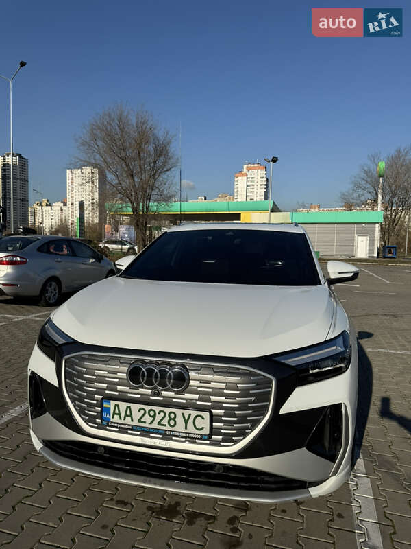 Позашляховик / Кросовер Audi Q4 e-tron 2022 в Києві
