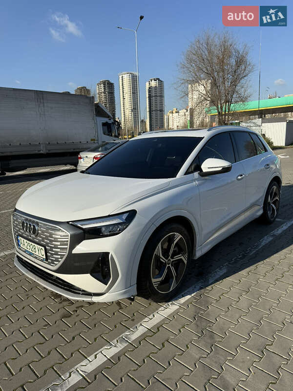 Позашляховик / Кросовер Audi Q4 e-tron 2022 в Києві