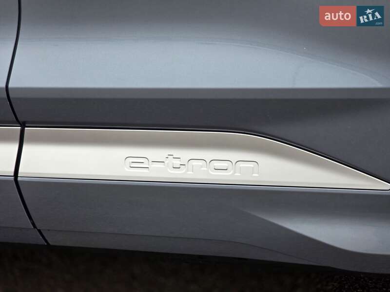 Внедорожник / Кроссовер Audi Q4 e-tron 2023 в Киеве