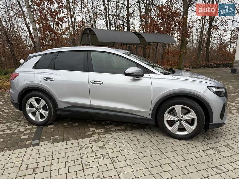 Позашляховик / Кросовер Audi Q4 e-tron 2023 в Хусті