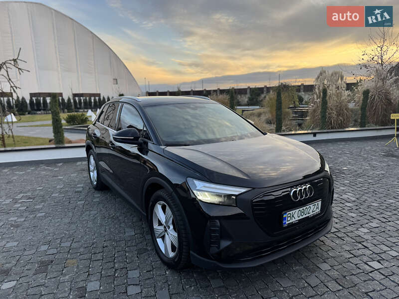 Позашляховик / Кросовер Audi Q4 e-tron 2022 в Рівному