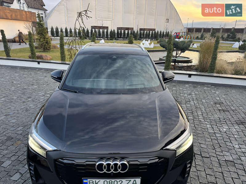 Позашляховик / Кросовер Audi Q4 e-tron 2022 в Рівному