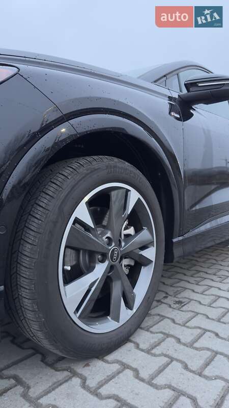 Внедорожник / Кроссовер Audi Q4 e-tron 2024 в Львове