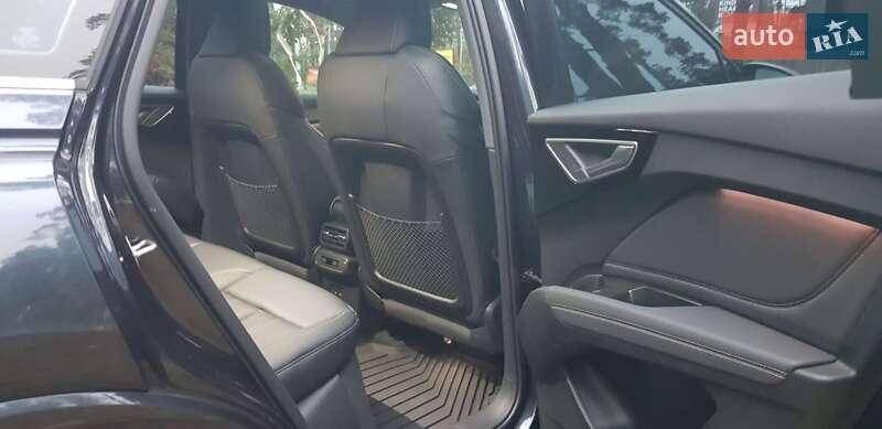 Внедорожник / Кроссовер Audi Q4 e-tron 2024 в Буче