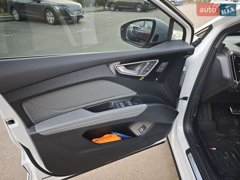 Внедорожник / Кроссовер Audi Q4 e-tron 2023 в Киеве фото 15 Внедорожник / Кроссовер Audi Q4 e-tron 2023 в Киеве