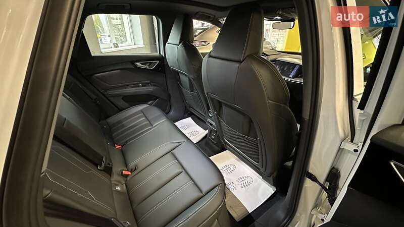 Внедорожник / Кроссовер Audi Q4 e-tron 2025 в Хмельницком