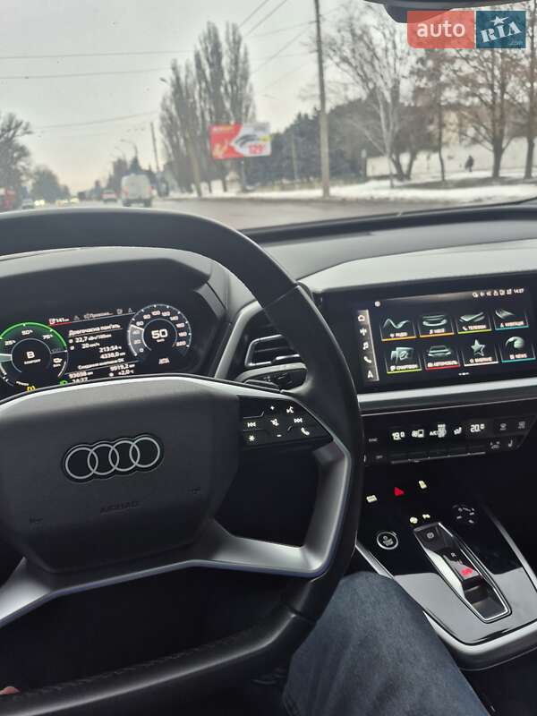 Позашляховик / Кросовер Audi Q4 e-tron 2021 в Полтаві