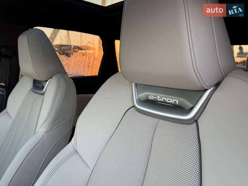 Внедорожник / Кроссовер Audi Q4 e-tron 2022 в Львове