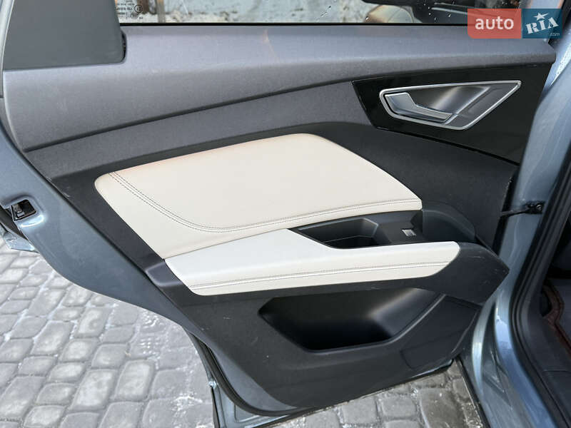 Внедорожник / Кроссовер Audi Q4 e-tron 2022 в Львове