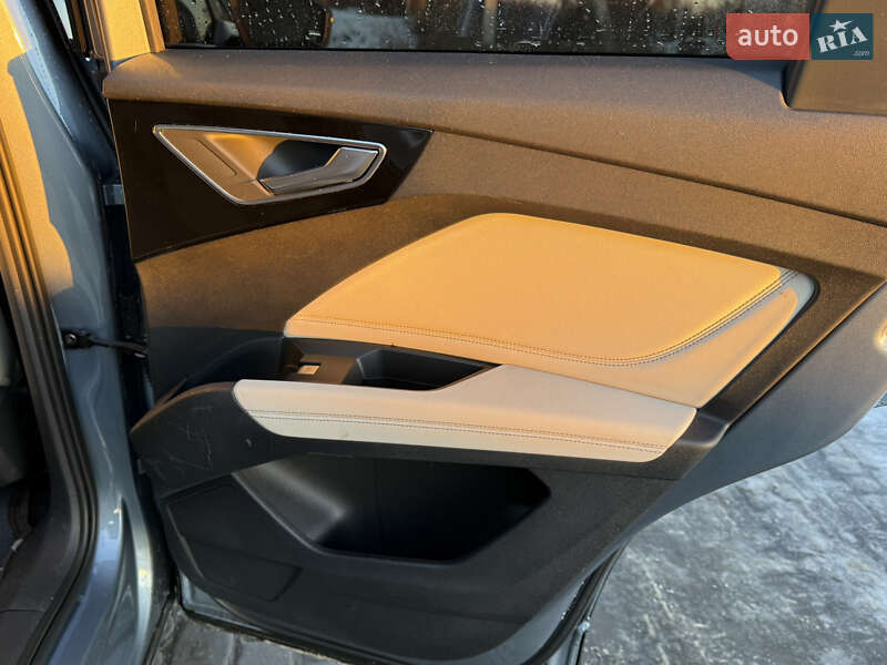 Внедорожник / Кроссовер Audi Q4 e-tron 2022 в Львове