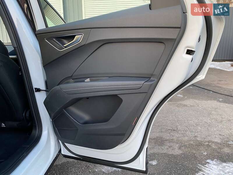 Внедорожник / Кроссовер Audi Q4 e-tron 2022 в Киеве