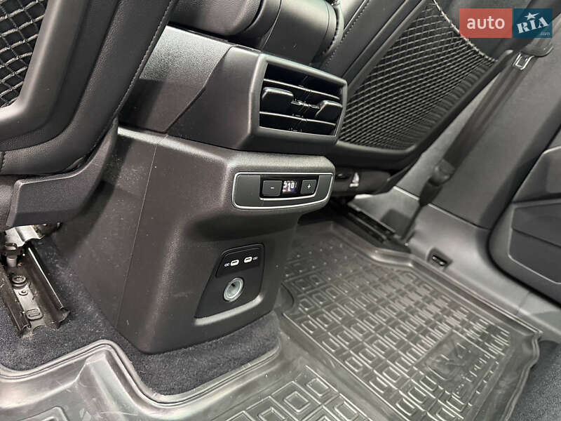 Позашляховик / Кросовер Audi Q4 e-tron 2021 в Дніпрі
