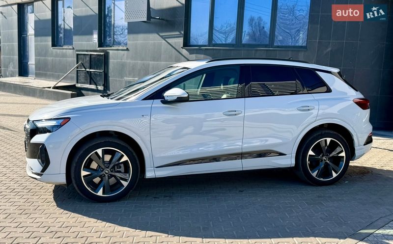 Внедорожник / Кроссовер Audi Q4 e-tron 2023 в Киеве