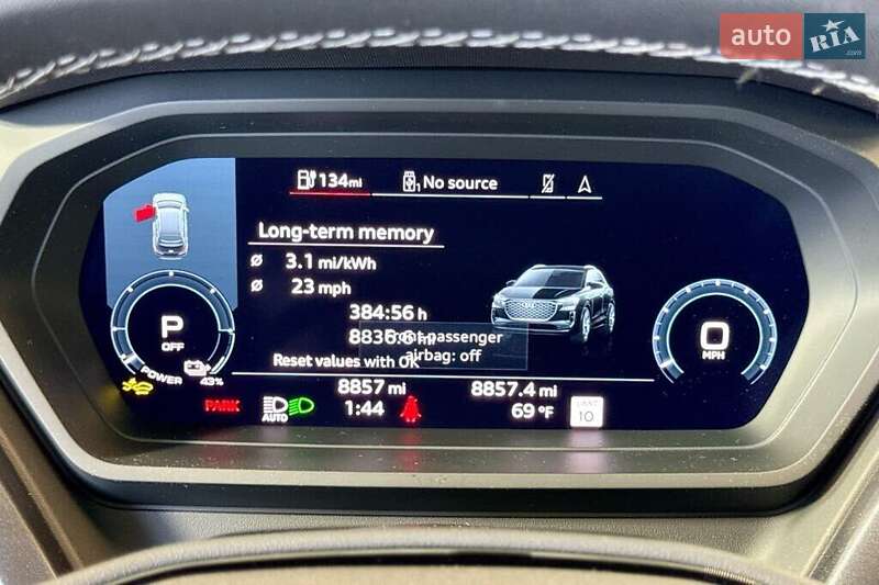 Позашляховик / Кросовер Audi Q4 e-tron 2024 в Львові
