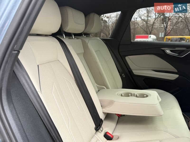 Внедорожник / Кроссовер Audi Q4 e-tron 2022 в Львове