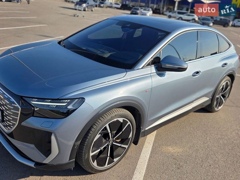 Позашляховик / Кросовер Audi Q4 e-tron 2022 в Вінниці