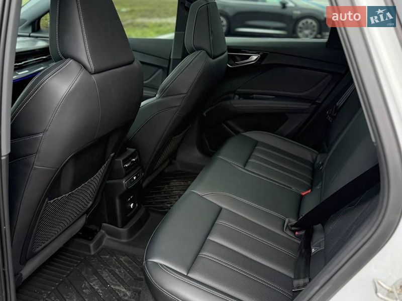 Позашляховик / Кросовер Audi Q4 e-tron 2023 в Києві