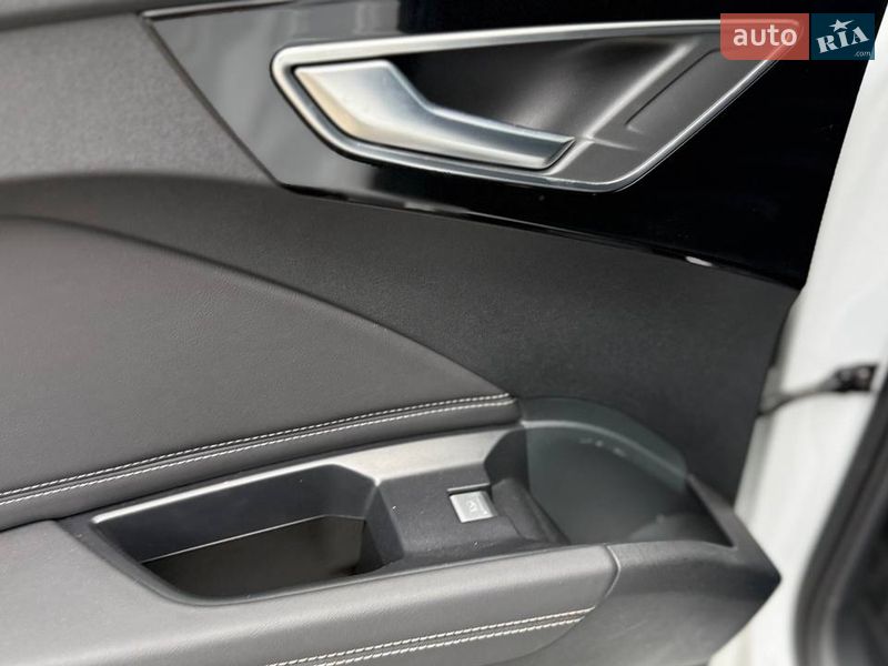 Позашляховик / Кросовер Audi Q4 e-tron 2023 в Києві
