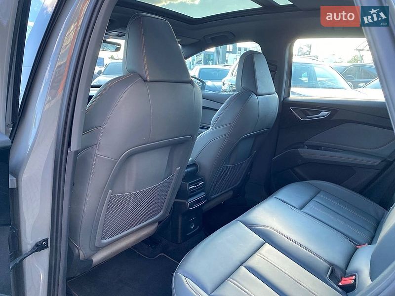 Внедорожник / Кроссовер Audi Q4 e-tron 2024 в Львове