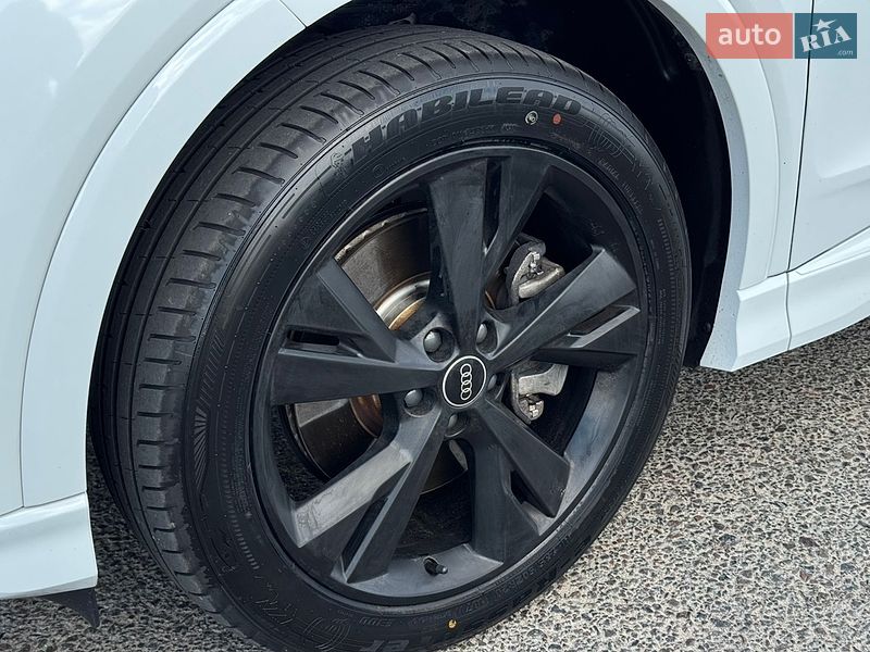 Позашляховик / Кросовер Audi Q4 e-tron 2021 в Львові