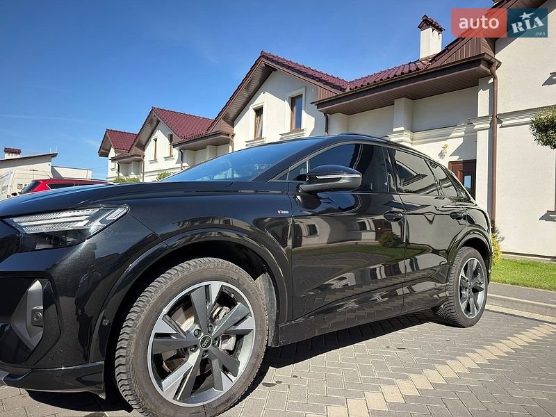 Внедорожник / Кроссовер Audi Q4 e-tron 2023 в Львове
