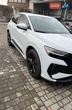 Позашляховик / Кросовер Audi Q4 Sportback e-tron 2023 в 