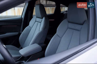 Позашляховик / Кросовер Audi Q4 Sportback e-tron 2022 в 