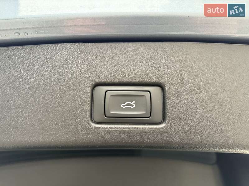 Позашляховик / Кросовер Audi Q4 Sportback e-tron 2022 в Тернополі