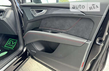 Внедорожник / Кроссовер Audi Q5 e-tron 2024 в 