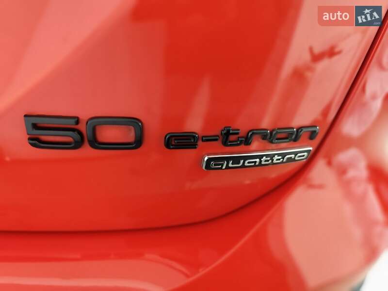 Позашляховик / Кросовер Audi Q5 e-tron 2023 в Києві