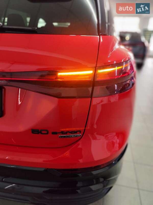 Позашляховик / Кросовер Audi Q5 e-tron 2023 в Києві