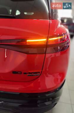Позашляховик / Кросовер Audi Q5 e-tron 2023 в 
