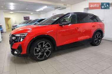 Позашляховик / Кросовер Audi Q5 e-tron 2023 в 