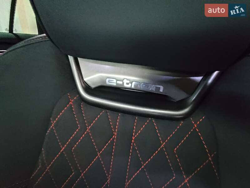 Позашляховик / Кросовер Audi Q5 e-tron 2023 в Києві