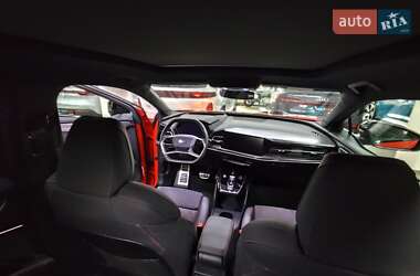 Позашляховик / Кросовер Audi Q5 e-tron 2023 в 