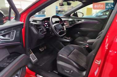 Позашляховик / Кросовер Audi Q5 e-tron 2023 в 