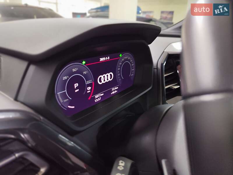 Позашляховик / Кросовер Audi Q5 e-tron 2023 в Києві
