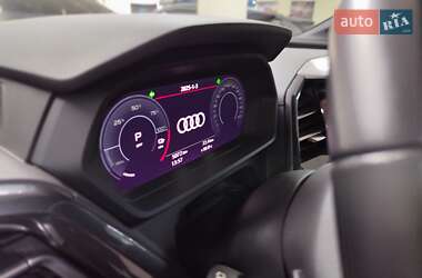 Позашляховик / Кросовер Audi Q5 e-tron 2023 в 