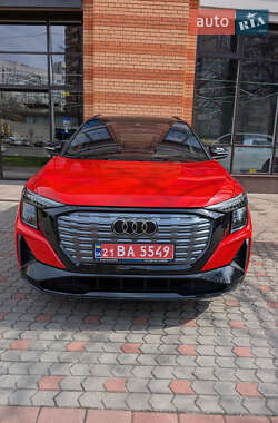 Позашляховик / Кросовер Audi Q5 e-tron 2022 в 