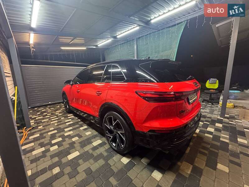 Позашляховик / Кросовер Audi Q5 e-tron 2022 в Дніпрі