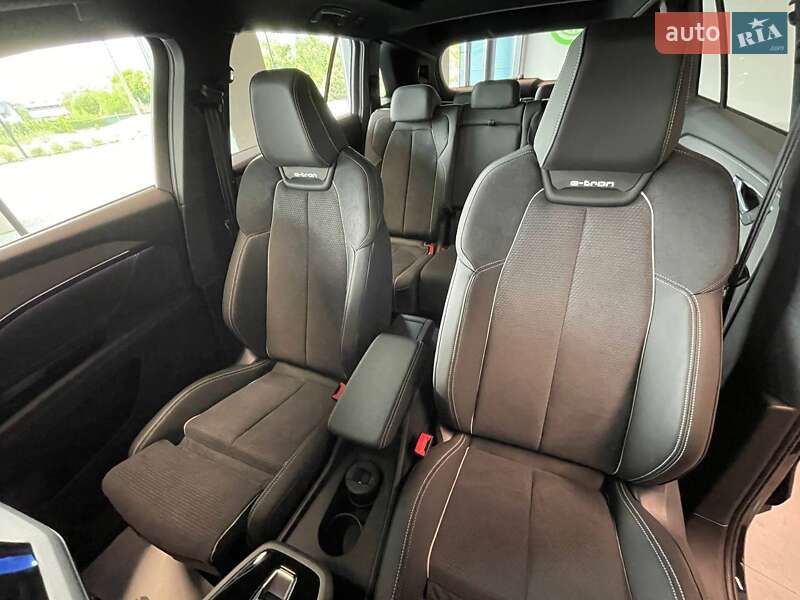 Позашляховик / Кросовер Audi Q5 e-tron 2023 в Львові