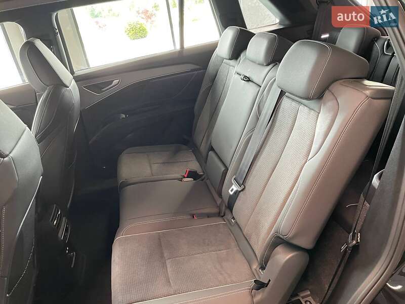 Позашляховик / Кросовер Audi Q5 e-tron 2023 в Львові